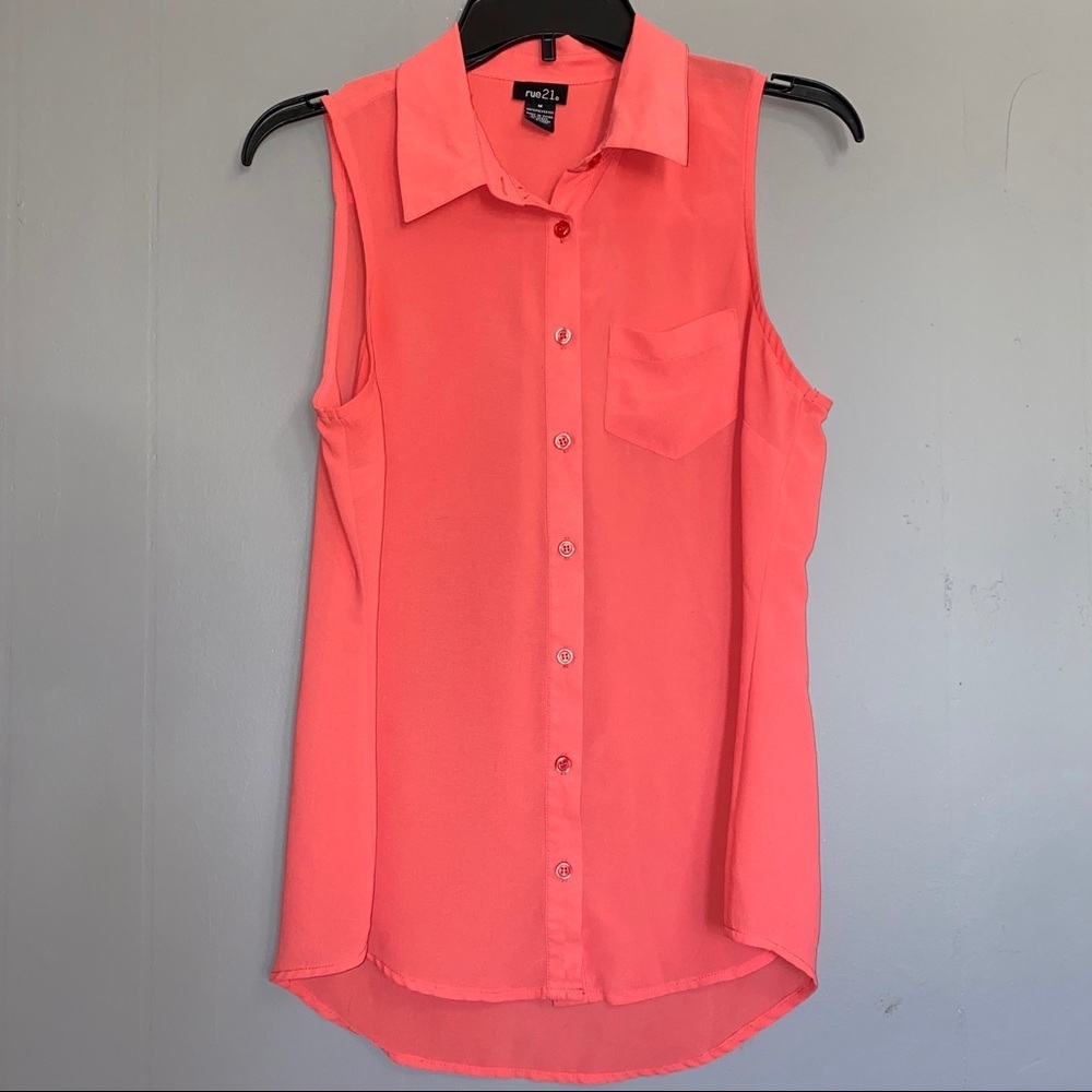 Rue 21 Sleeveless Button Down